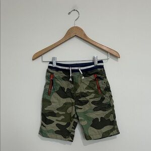 Mini Boden Kids‎ Green Camo Shorts Size 8